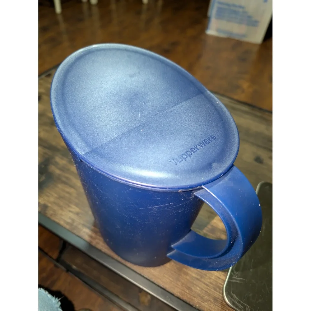 Tupperware Pitcher With Lid Blue Plastic Beverage Drink Carafe used condition D1